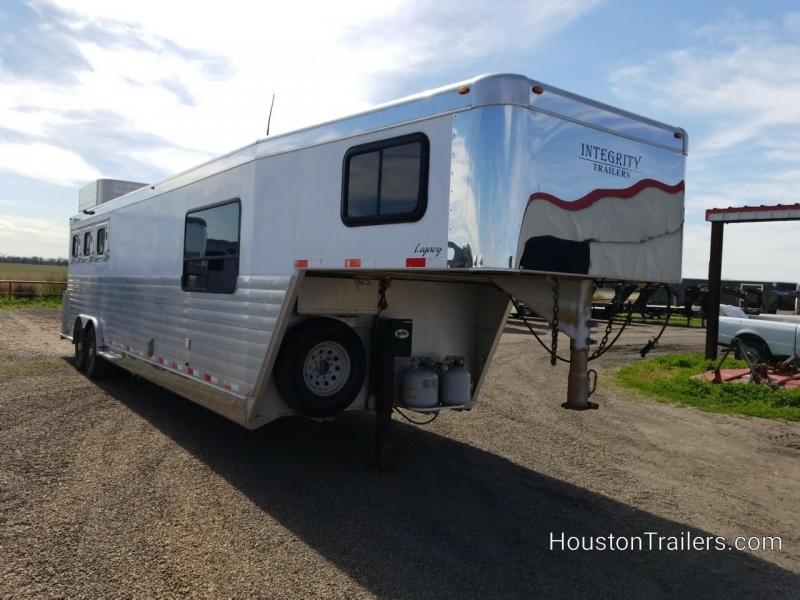 2006 Integrity Trailers 3 Horse LQ 12' Trailer CO-1067 2006 Integrity Trailers 3 Horse LQ 12' Trailer CO-1067