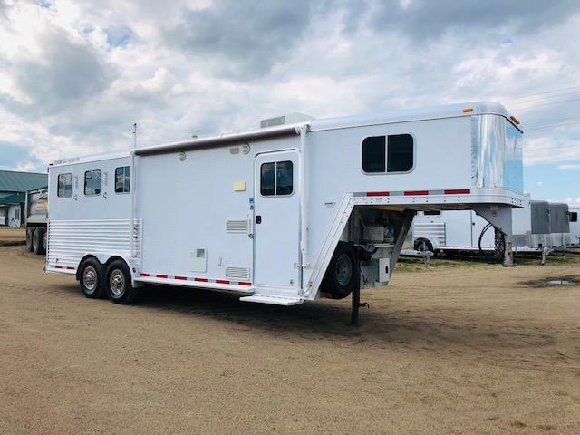 2004 Featherlite 3 Horse -- 7'SW -- GENERATOR 2004 Featherlite 3 Horse -- 7'SW -- GENERATOR