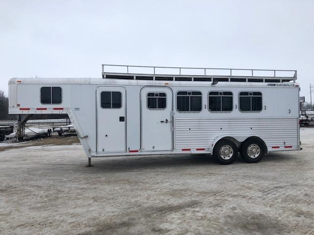 2002 Featherlite 4H Slant Horse Trailer 2002 Featherlite 4H Slant Horse Trailer