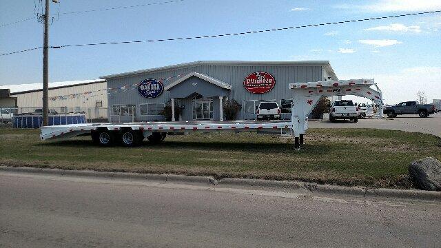 2019 PJ Trailers - Low-Pro Gooseneck with Duals (LD) Equipment Trailer 2019 PJ Trailers - Low-Pro Gooseneck with Duals (LD) Equipment Trailer