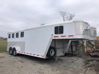 2001 Featherlite 4 Horse Slant Horse Trailer 2001 Featherlite 4 Horse Slant Horse Trailer