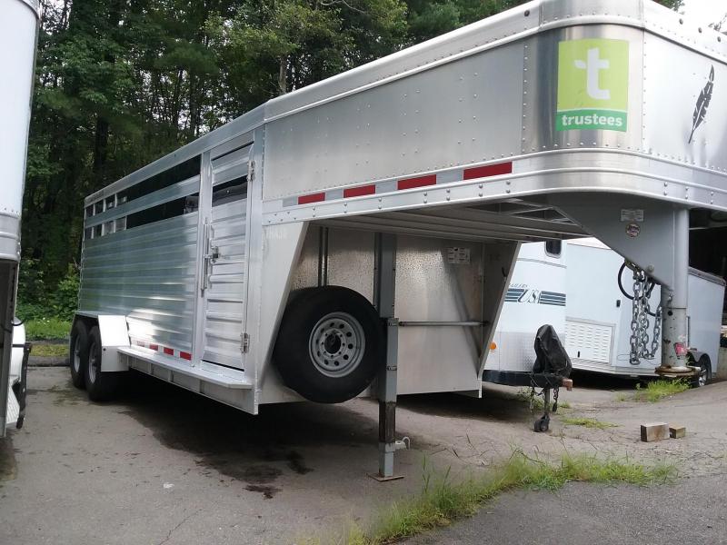 2012 Featherlite F/Lite 8117 Horse Trailer 2012 Featherlite F/Lite 8117 Horse Trailer