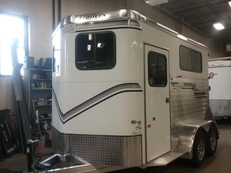 2019 Kingston Trailers Inc. Classic Elite Warmblood Horse Trailer 2019 Kingston Trailers Inc. Classic Elite Warmblood Horse Trailer