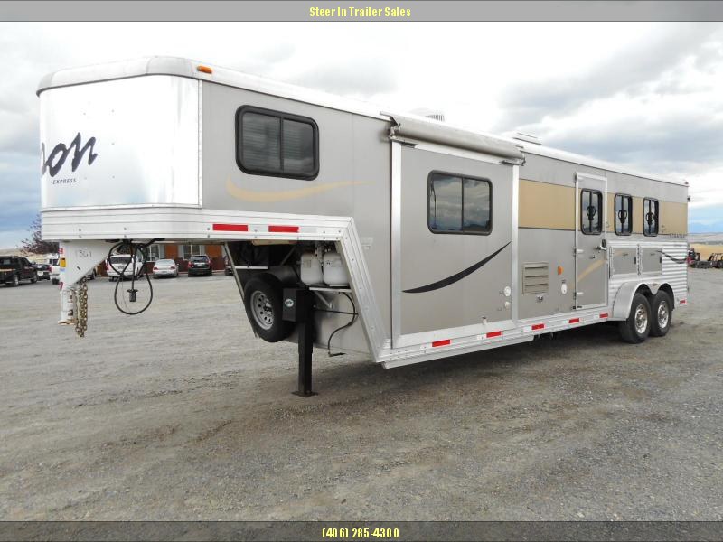 2012 Bison Stratus Express 3-Horse Trailer 2012 Bison Stratus Express 3-Horse Trailer