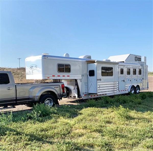 2018 4 Star 4 Horse Trailer 2018 4 Star 4 Horse Trailer