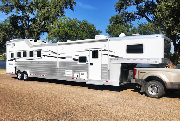 2019 4-Star 5 Horse Living Quarters Trailer 2019 4-Star 5 Horse Living Quarters Trailer