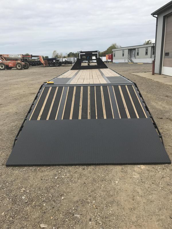 2018 Load Trail 12 22 Lb I-beam Gooseneck LowPro w/Hydraulic Dove Flatbed Trailer 2018 Load Trail 12 22 Lb I-beam Gooseneck LowPro w/Hydraulic Dove Flatbed Trailer