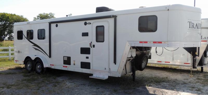 2015 Bison Trailers Trail Boss 7308 Horse Trailer 2015 Bison Trailers Trail Boss 7308 Horse Trailer