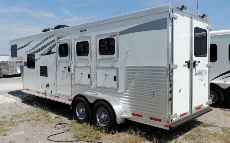 2018 Lakota Charger 309 w/ Mangers -- Like NEW Horse Trailer 2018 Lakota Charger 309 w/ Mangers -- Like NEW Horse Trailer