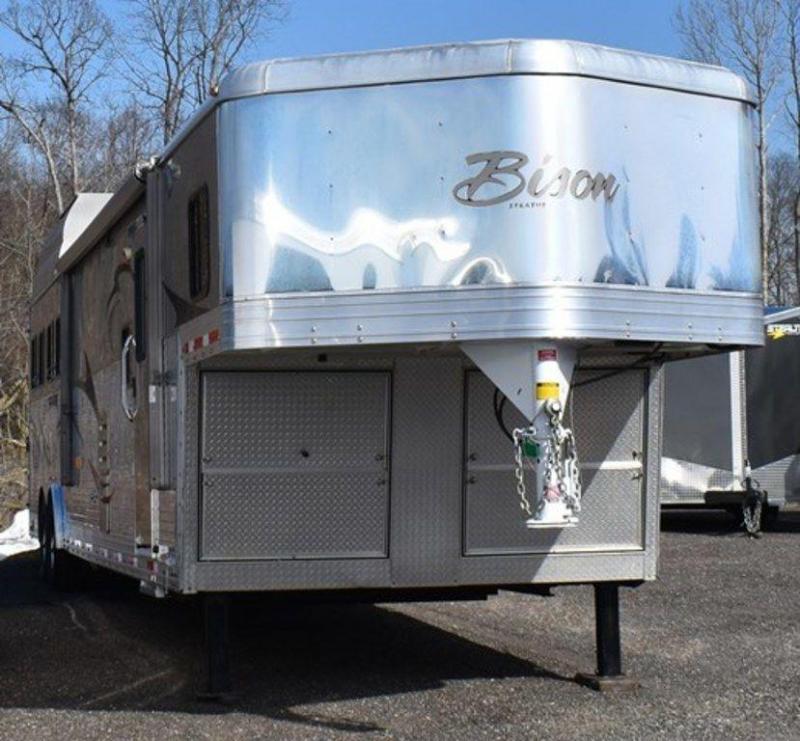 2010 Bison 8416 Stratus Superslide Horse Trailer 2010 Bison 8416 Stratus Superslide Horse Trailer