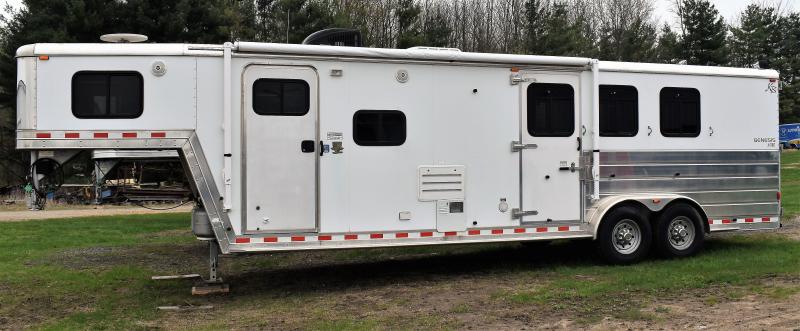 2005 Keifer Built Genesis X380 Horse Trailer 2005 Keifer Built Genesis X380 Horse Trailer