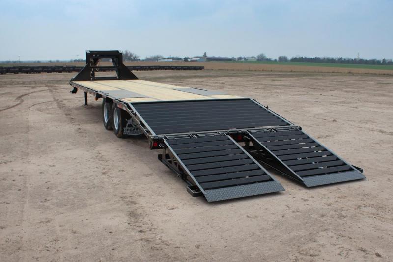102x25 ' Gooseneck Iron Bull TANDEM DUAL Equipment Trailer 102x25 ' Gooseneck Iron Bull TANDEM DUAL Equipment Trailer