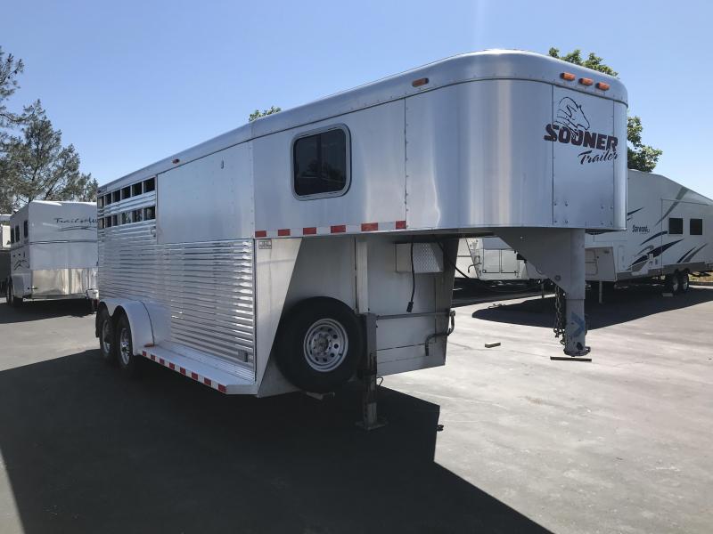 2004 Sooner 3 Horse GN Horse Trailer 2004 Sooner 3 Horse GN Horse Trailer