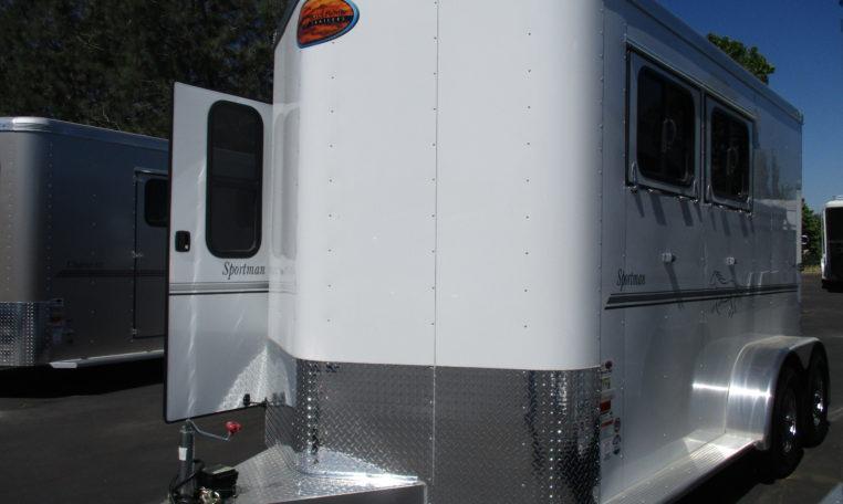 2017 Sundowner Trailers Sportman 2H Slant BP Warmblood Horse Trailer 2017 Sundowner Trailers Sportman 2H Slant BP Warmblood Horse Trailer