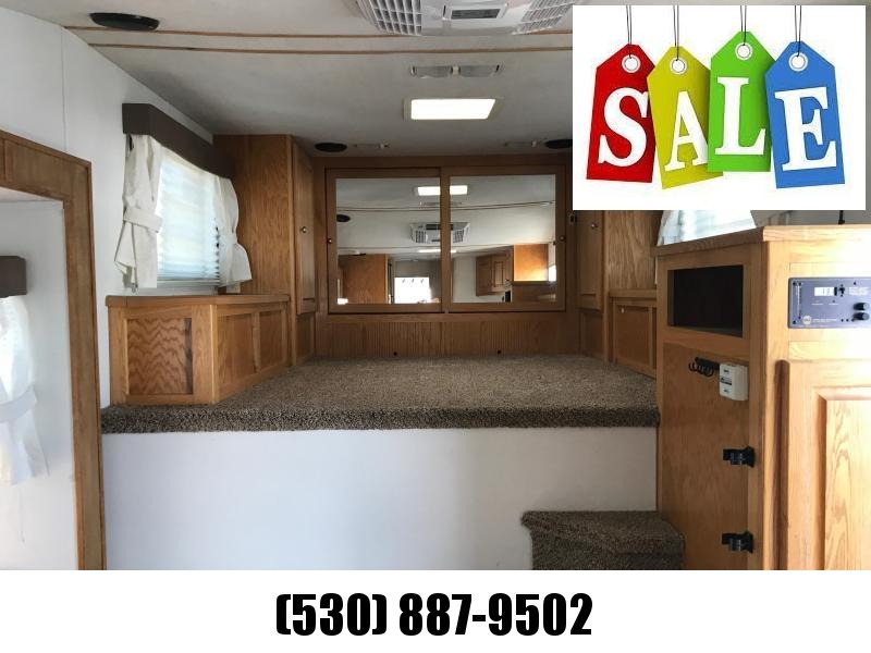 2000 Silver Lite 3H LQ Horse Trailer 2000 Silver Lite 3H LQ Horse Trailer