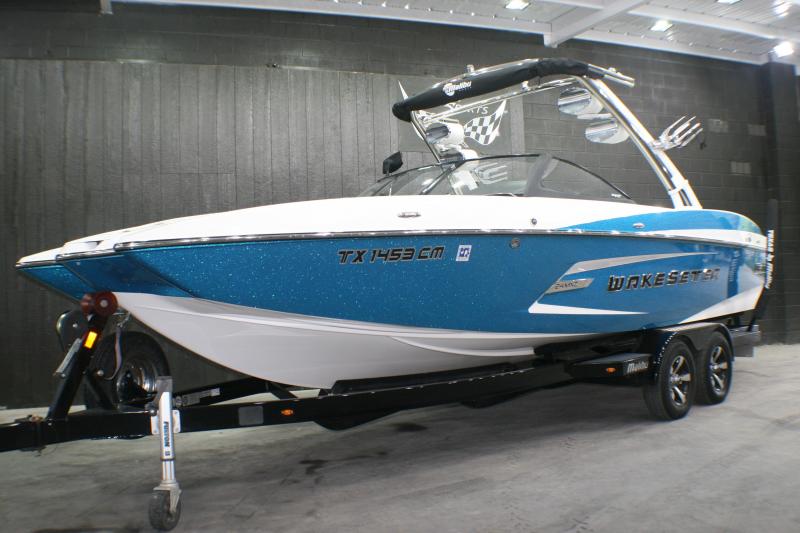 2014 Malibu MXZ Wakesetter Surf Boat 2014 Malibu MXZ Wakesetter Surf Boat