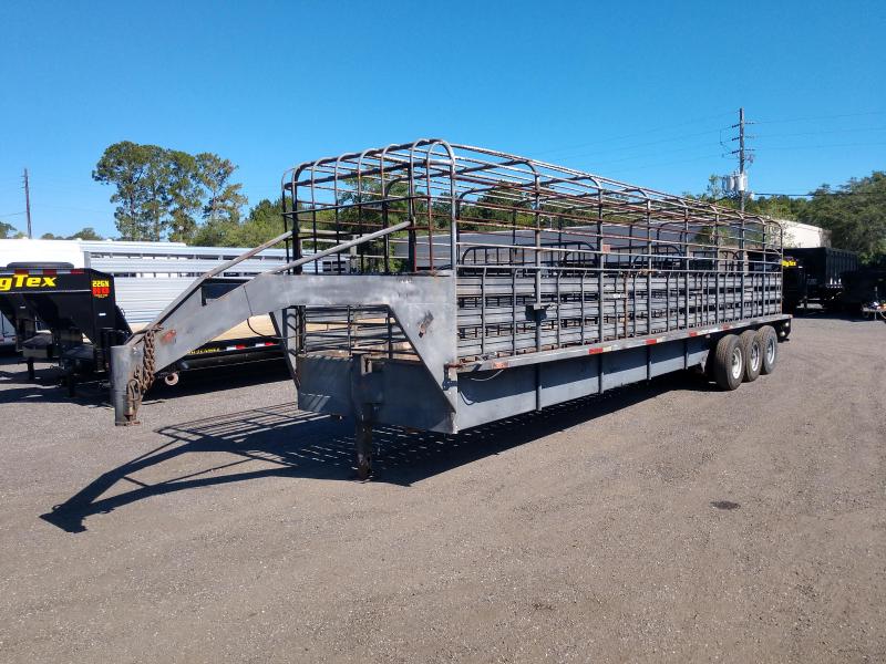 1999 HMDE 32' STOCK TRAILER W/ NEW AXLES in Ashburn, VA 1999 HMDE 32' STOCK TRAILER W/ NEW AXLES in Ashburn, VA