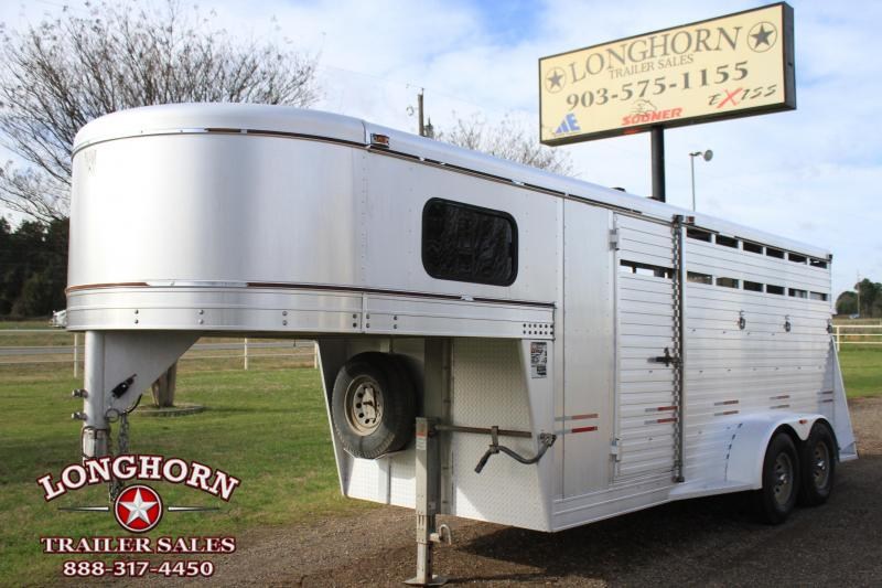 2004 W-W Trailer 3 Horse Stock Combo Horse Trailer 2004 W-W Trailer 3 Horse Stock Combo Horse Trailer