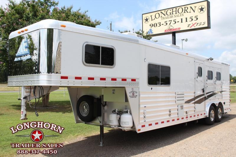 2011 Elite 3 Horse 10.8ft Living Quarter with Generator 2011 Elite 3 Horse 10.8ft Living Quarter with Generator