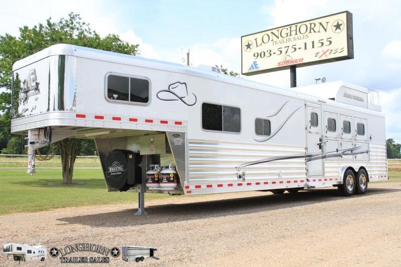 2019 Elite 4 Horse 13.8ft Resistol Edition / Side load 2019 Elite 4 Horse 13.8ft Resistol Edition / Side load