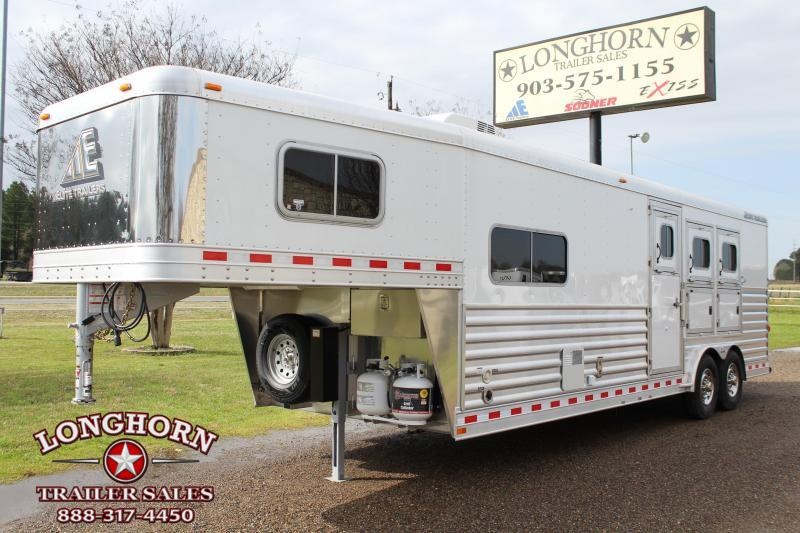 2018 Elite 3 Horse 10.8ft Shortwall with Sofa at Riser Wall 2018 Elite 3 Horse 10.8ft Shortwall with Sofa at Riser Wall