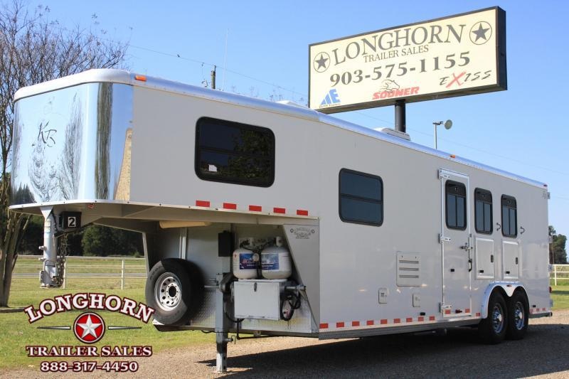2006 Kiefer Built 3 Horse 9 Living Quarter 8' Ft wide w/ Mangers 2006 Kiefer Built 3 Horse 9 Living Quarter 8' Ft wide w/ Mangers