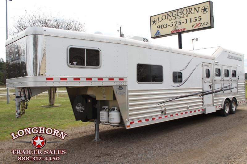 2017 Elite 4 Horse 13.8ft Shortwall with Integrated Haypod 2017 Elite 4 Horse 13.8ft Shortwall with Integrated Haypod