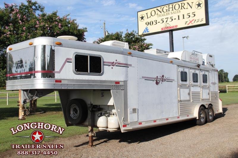 2003 Platinum 3 Horse 9 Livng Quarter Horse Trailer 2003 Platinum 3 Horse 9 Livng Quarter Horse Trailer