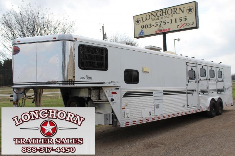 2002 Sundowner 4 Horse 12ft LQ with Mangers 2002 Sundowner 4 Horse 12ft LQ with Mangers