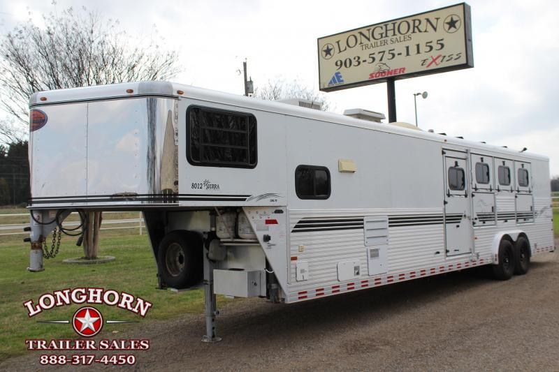 2002 Sundowner 4 Horse 12ft LQ with Mangers 2002 Sundowner 4 Horse 12ft LQ with Mangers