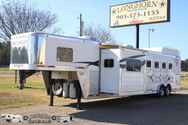 2013 Lakota 4 Horse 14ft Shortwall with Sldie and Generator 2013 Lakota 4 Horse 14ft Shortwall with Sldie and Generator