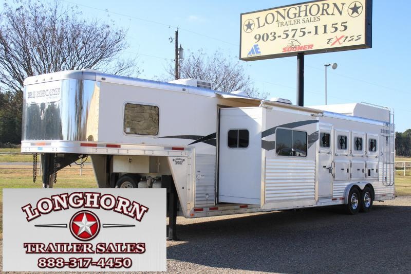 2013 Lakota 4 Horse 14ft Shortwall with Sldie and Generator 2013 Lakota 4 Horse 14ft Shortwall with Sldie and Generator