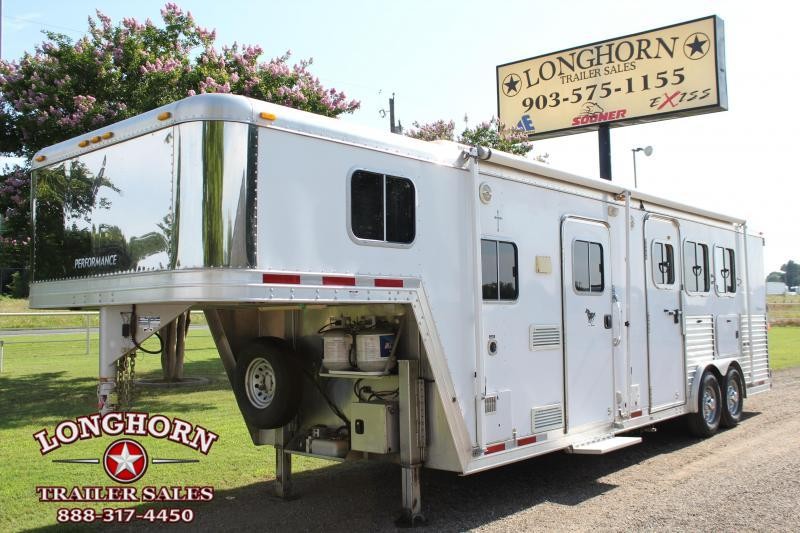 2005 Featherlite 3 Horse 10ft Shortwall with Mangers 2005 Featherlite 3 Horse 10ft Shortwall with Mangers