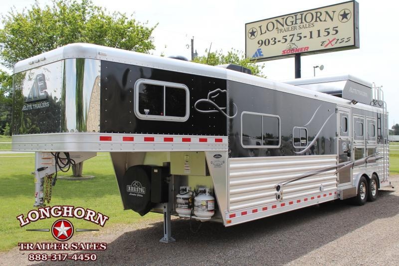 2015 Elite Trailers 3 Horse 13.8ft Shortwall with Hay Pod Horse Trailer 2015 Elite Trailers 3 Horse 13.8ft Shortwall with Hay Pod Horse Trailer