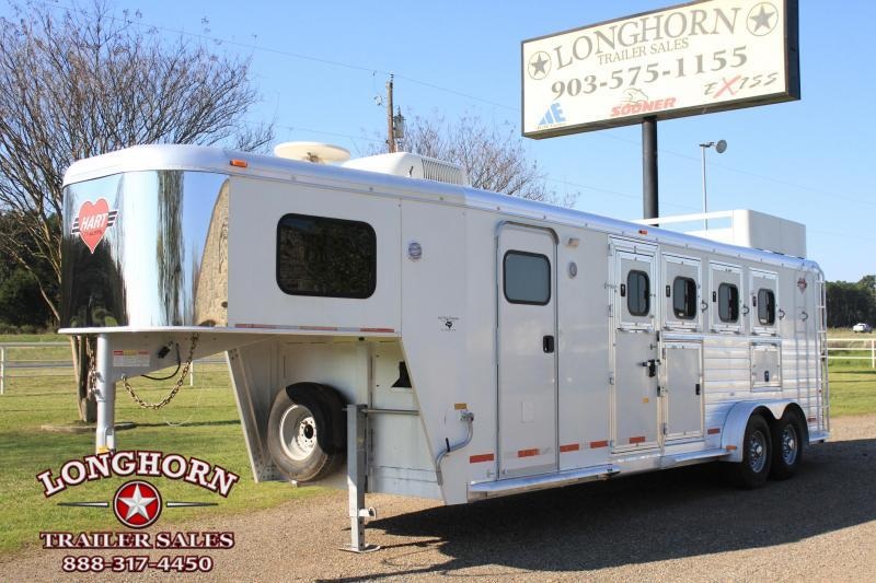 2004 Hart 4 Horse 7 Ft Living Quarter / Mangers 2004 Hart 4 Horse 7 Ft Living Quarter / Mangers