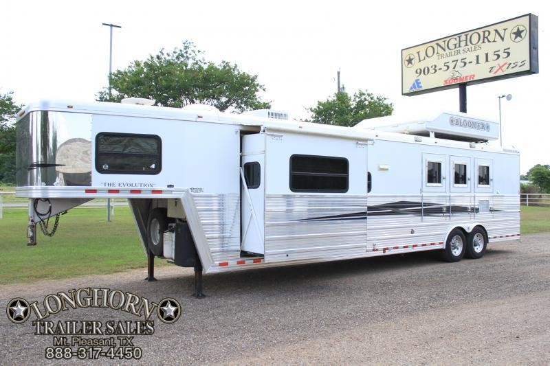 2007 Bloomer 3 Horse 15ft lq / slide out / generator 2007 Bloomer 3 Horse 15ft lq / slide out / generator