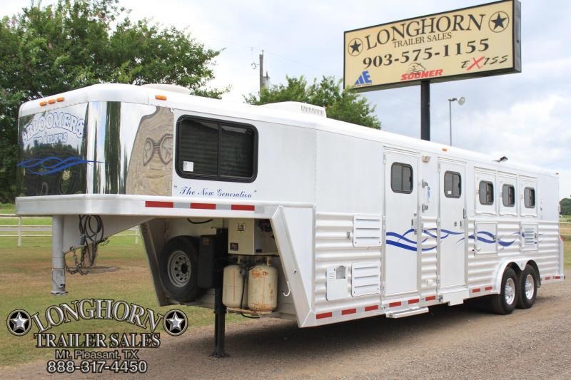 2003 Bloomer 3 Horse 8 LQ w/ Mid Tack 2003 Bloomer 3 Horse 8 LQ w/ Mid Tack