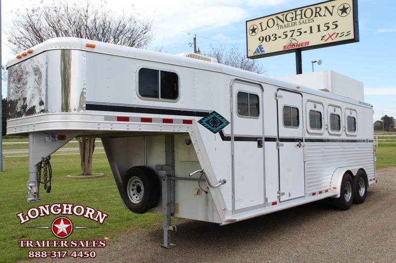 2000 Featherlite 3 Horse with Weekend Package 2000 Featherlite 3 Horse with Weekend Package