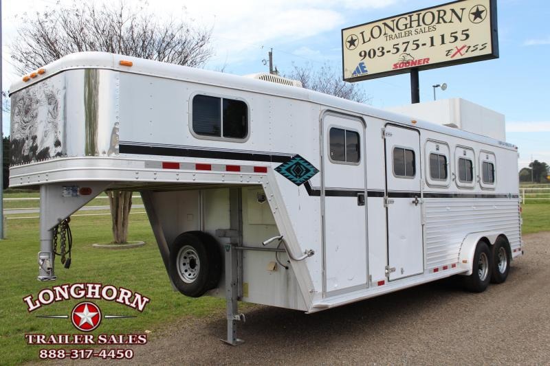 2000 Featherlite 3 Horse with Weekend Package 2000 Featherlite 3 Horse with Weekend Package