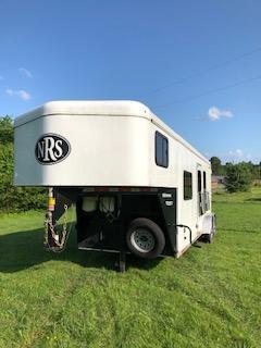 2017 Bison 2 Horse Trailer w/ LQ 2017 Bison 2 Horse Trailer w/ LQ