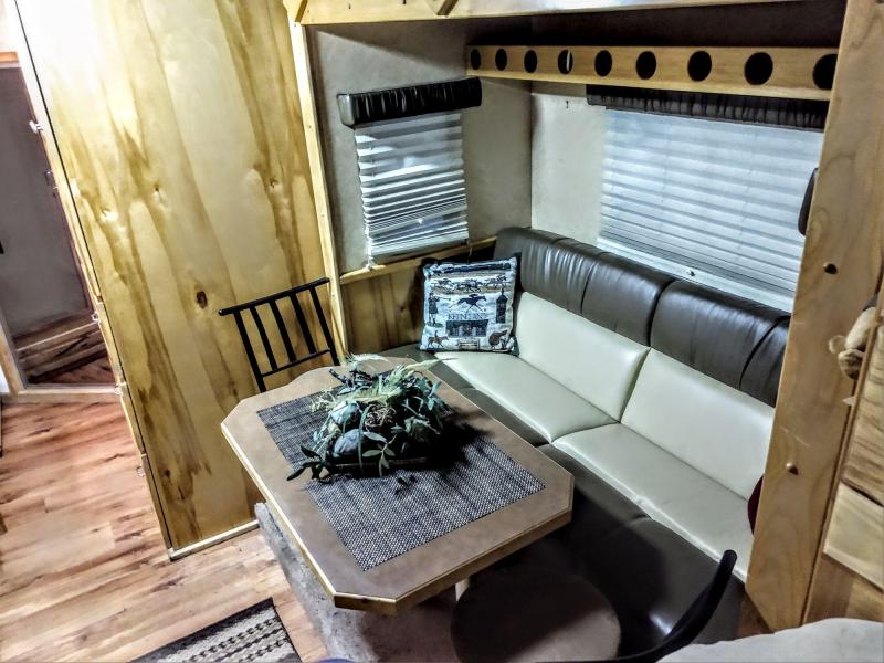 2006 Classic Gold Buckle 3 Horse Slant Load Trailer w/LQ 2006 Classic Gold Buckle 3 Horse Slant Load Trailer w/LQ