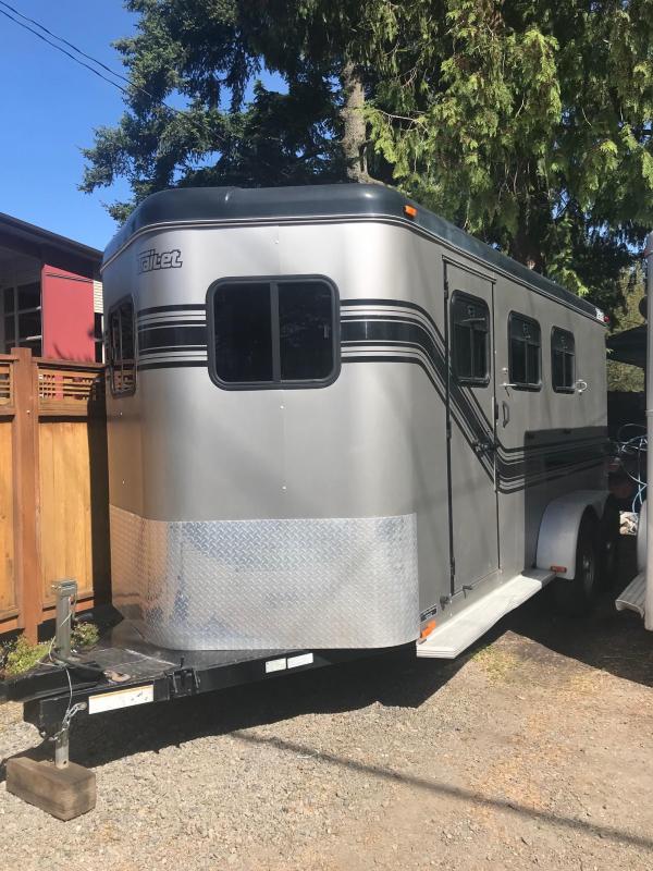 2005 Trail-Et Magnum 3 Horse Slant Bumper Pull Trailer 2005 Trail-Et Magnum 3 Horse Slant Bumper Pull Trailer
