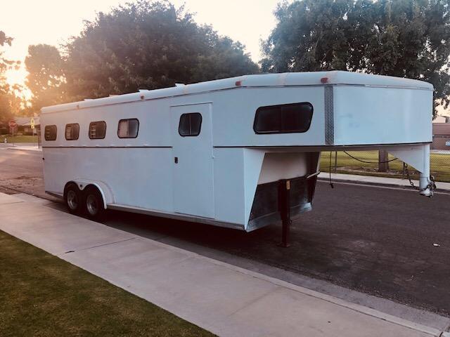 1995 Trails West Carrier 4 Horse Gooseneck Trailer 1995 Trails West Carrier 4 Horse Gooseneck Trailer
