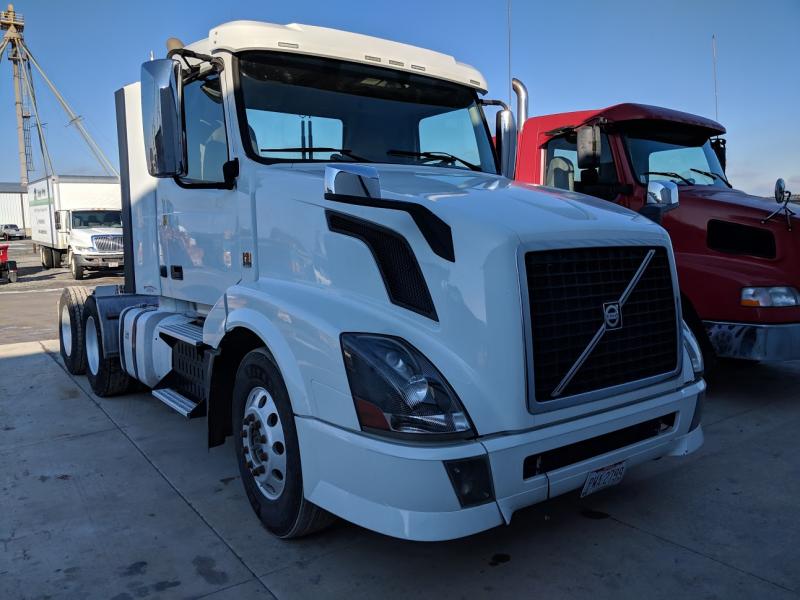 2013 Volvo Vnl64t Truck #3990 2013 Volvo Vnl64t Truck #3990