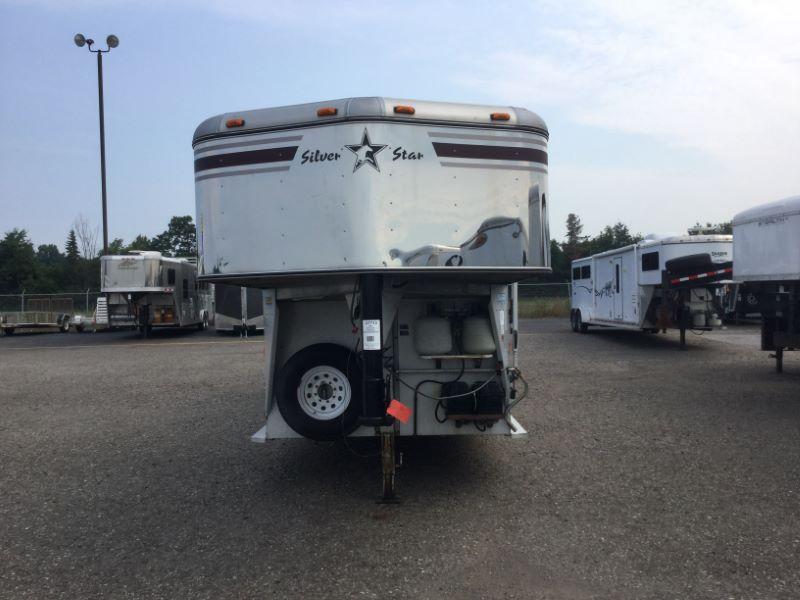 2002 Starlite Trailers 310HGNLQ Horse Trailer 2002 Starlite Trailers 310HGNLQ Horse Trailer