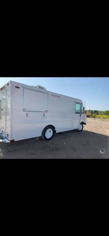 1998 FOOD TRUCK Vending / Concession Trailer 1998 FOOD TRUCK Vending / Concession Trailer
