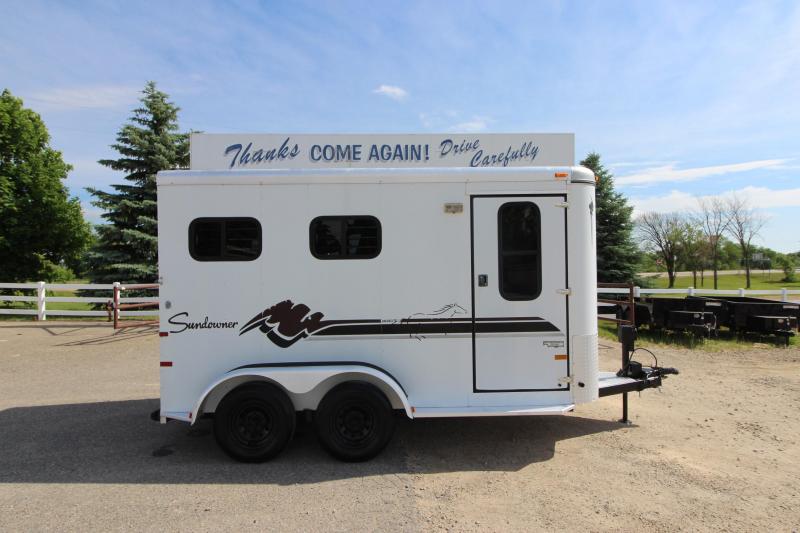 1998 Sundowner Trailers 2HR Slant Load Horse Trailer 1998 Sundowner Trailers 2HR Slant Load Horse Trailer