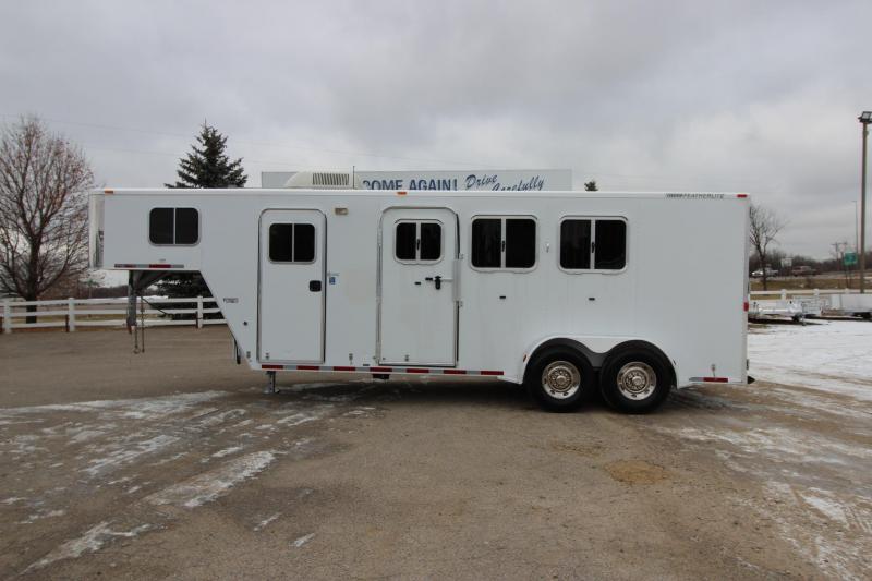 2006 Featherlite 3HR 5 LQ Horse Trailer 2006 Featherlite 3HR 5 LQ Horse Trailer