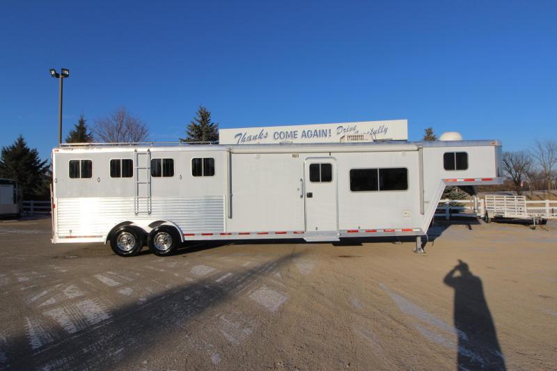 2003 Featherlite 4HR 13 LQ Horse Trailer 2003 Featherlite 4HR 13 LQ Horse Trailer