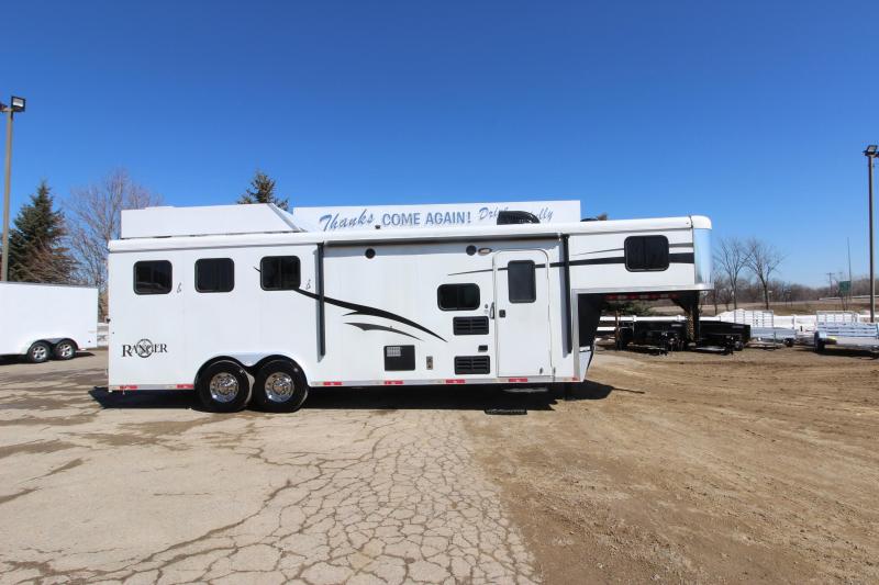 2015 Bison Trailers 3HR 9 LQ Slide Horse Trailer 2015 Bison Trailers 3HR 9 LQ Slide Horse Trailer
